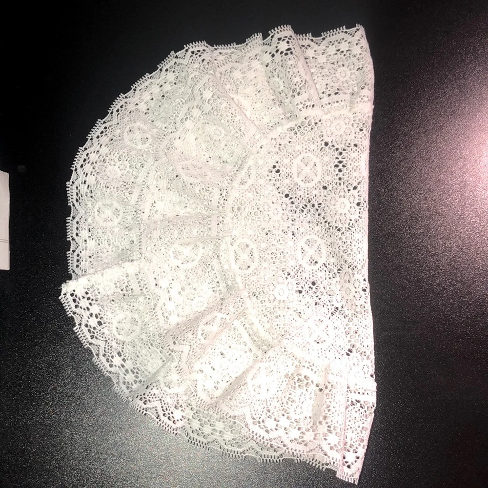 NEW LISTING! Vintage Lace Doilies Set